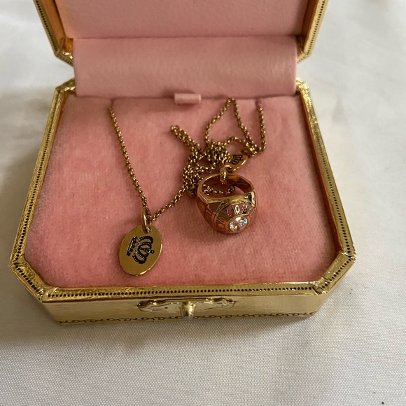 Limited Edition 2010 Juicy Couture Pam & Gela Pink Gold Class Ring Necklace - Picture 4 of 13